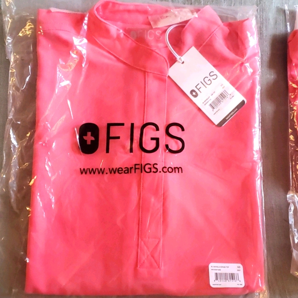 🔥 Figs LIMITED COLOR- neon pink scrub set
